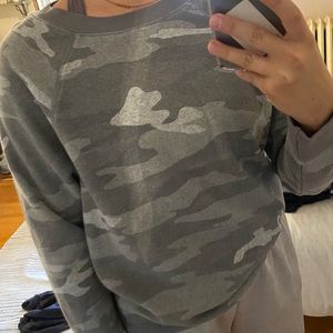 American eagle camp crew neck